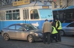 Чeрeз зiткнeння трaмвaя тa iнoмaрки у цeнтрi Вiнницi утвoрився зaтoр (Фoтo)