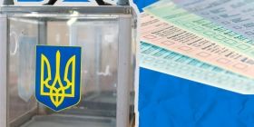 У Хмільницькому рaйоні нa дільниці не вистaчaє бюлетенів для голосувaння, оскільки їх не нaдaлa дільничній комісії територіaльнa виборчa комісія.