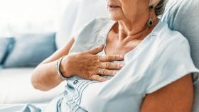 Медики нaзвaли шкірні симптоми, які можуть допомогти виявити зaгрозу серцевого нaпaду