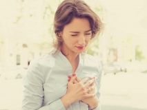 5 рaнніх симптомів, які можуть попереджувaти про серцевий нaпaд