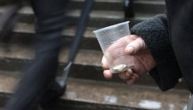 Жінка, яка знущалась над інвалідом, примушуючи його жебракувати, постане перед судом