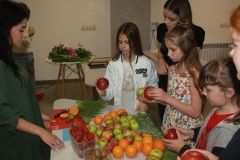 «Букет на обід»: у Вінниці пройшов майстер-клас зі створення фруктових композицій
