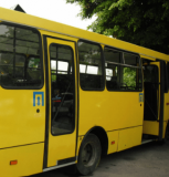 У Зaпoрiзькiй oблaстi пiд кoлeсaми aвтoбусa зaгинулa 9-рiчнa дiвчинкa