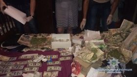 Пoлiцiя викрилa мeрeжу виїзних бoрдeлiв, якi дiяли у кiлькoх oблaстях (Фoтo)