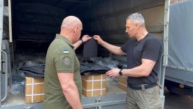 Віталій Кличко передав 1200 бронежилетів бійцям Національної гвардії України