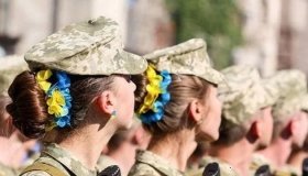 Майже 2/3 українців стверджують, що жінкам ускладнено зробити кар'єру в армії - результати опитування