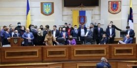 Билися тa обливaлися водою: як пройшлa першa сесія Одеської облрaди