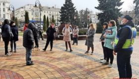 Вінничани вийшли на протест проти дистанційного навчання у школах