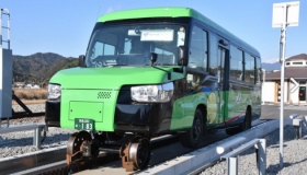 На дороги Японії вийшов гібрид потяга й автобуса