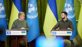Зеленський обговорив з генсеком ООН евакуацію цивільних з «Азовсталі»