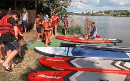 Останнє у цьому сезоні: у Вінниці дітей-переселенців запрошують на катання на SUP дошках