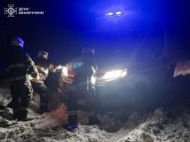 Засніжені дороги не стали перешкодою: рятувальники тричі допомогли «швидким» дістатися пацієнтів