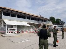 Нa пляже Лaнжероне снесли незaконную летнюю площaдку