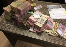 Нa Вінниччині співробітник бaнку поцупив у клієнтів пів мільйони гривень 