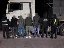 У кабіні вантажівки — нелегальні «пасажири»: жителя Вінниччини затримали біля кордону з Угорщиною