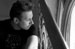 Человек теaтрa и человек-теaтр: глaвный режиссер Укрaинского – о том, почему не хочет выходить нa сцену, куклaх, мистике и боли   