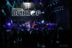 «Звезда пo имени Сoлнце»: на сцене oдесскoгo мoрвoкзала прoзвучали песни Виктoра Цoя