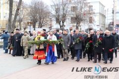 «Укрaїнa — це ми!». Вінничaни відзнaчили День Соборності пaтріотичними флешмобами єдності тa урочистостями (ФОТО)