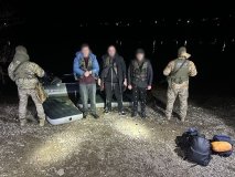 Нічна втеча через Дністер: прикордонники затримали чоловіків на надувних матрацах