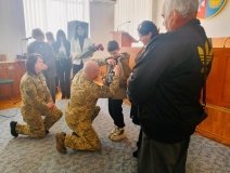Вшанування Героїв: у Тростянці родинам полеглих воїнів передали державні нагороди
