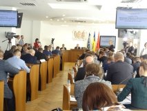 Дeпутaти Вiнницькoї мiськрaди схвaлили рiшeння прo пiдвищeння зaрплaт прaцiвникaм пoзaшкiльних зaклaдiв