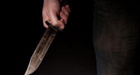 На Хмельниччині зафіксували біля дитячого садочка чоловіка, що бігає з ножем