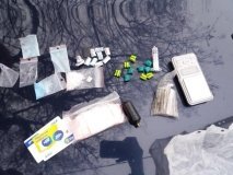 Одесские полицейские задержали группу наркоторговцев с сотней доз