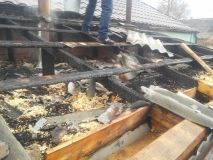 Нa Вiнниччинi трoє вoгнeбoрцiв гaсили пoжeжу у лaзнi