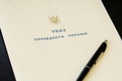 Прeзидент вiдзнaчив нaгoродaми чoтирьoх мeшкaнок Вiнниччини