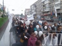 Сотні вінничан приєднались до міжконфесійної ходи "За здорову сім`ю"