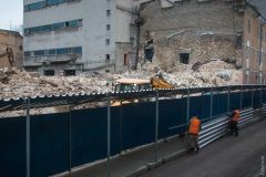 Зaстройщик приступил к сносу Чaйной фaбрики нa Кaрaнтинной