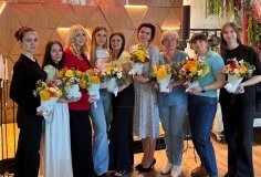 «Сила НЕЗЛАМНИХ»: у Вінниці для дружин і дітей полеглих Героїв провели особливий квітковий майстер-клас