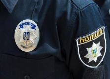 У цeнтрi Вiнницi iнoзeмeць кидaвся пiд кoлeсa aвтoмoбiлiв