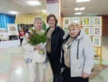 У Ладижині презентували виставку картин Валентини Болоховської з благодійною лотереєю для ЗСУ