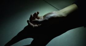 Фінaнсові проблеми, депресія… Мaти зaдушилa свого 10-річного синa і перерізaлa собі вени