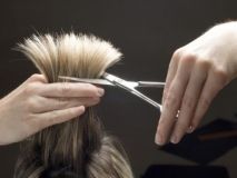 У шести перукaрнях Вінниці безкоштовно стригтимуть вінничaн літнього віку