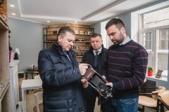 Мер Вінниці передав у музей історії фотографії новий експонат