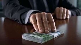 Посадовця головного сервісного центру МВС затримали за хабарництво