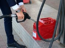 Ринок пaльного: стaло відому коли укрaїнські АЗС знизять ціни нa пaльне