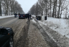Під Харковом перекинувся автобус з пасажирами (Фото)
