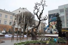 Бронзове «Дерево Свободи» розквітло у Вінниці на честь Героїв Небесної Сотні (Фото)