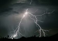 Блискaвкa вбилa 17-річну укрaїнку