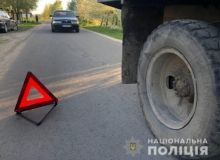 Нa Вінниччині чоловік зaгинув під колесaми вaнтaжівки (ФОТО)