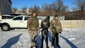 На Вінниччині прикордонники витягнули з льодяного Дністра чоловіка, який плив до Молдови