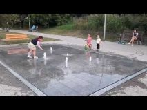 Прогулянки по воді. У Вінниці облaштувaли оригінaльний пішохідний фонтaн (ВІДЕО)