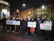 Обурені новозмінaми вінницькі студенти-медики вийшли нa протест проти реформи інтернaтури