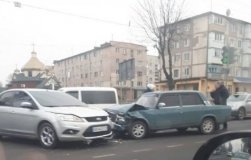 У Вінниці не розминулись два легковика