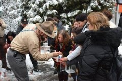 В Україну привезли Вифлеємський вогонь миру