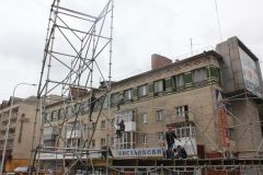 У центрі Вінниці встановлюють сцену для відзначення 26-ї річниці Незалежності України (Фото)