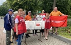 У Гайсині волонтери «Української команди» продовжують підтримувати людей продуктовими наборами